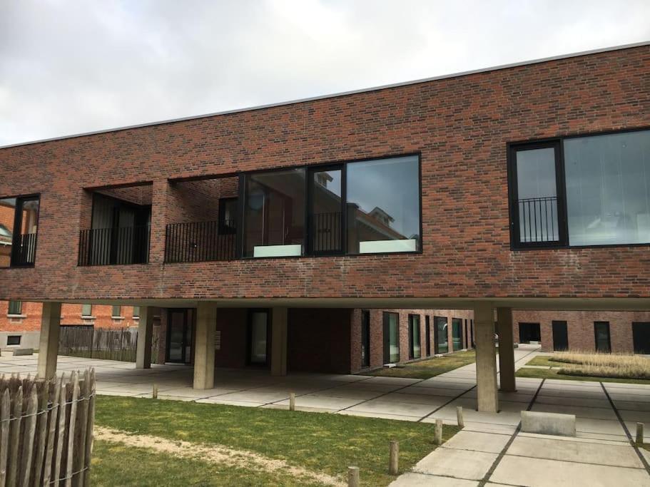 Hedendaags, Verzorgd Appartement Op Unieke Locatie オステンド エクステリア 写真