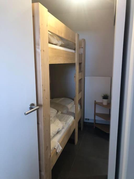 Hedendaags, Verzorgd Appartement Op Unieke Locatie オステンド エクステリア 写真